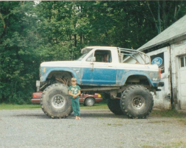 85 Bronco II, 460, 4spd, 4.10 gears locked, leaf sprung 3/4 ton running gear, 42" TSLs, removed the roof and caged it !!!