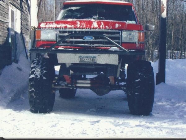 88 Bronco, leaf sprung dana 60s, 5.13s locked, 351 injected, c6 with a 205, 44 inch Super Swampers