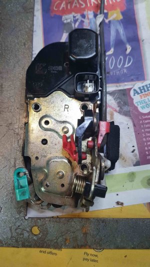 20220428_145418 possibly bent rear right door latch mechanism 500k.jpg