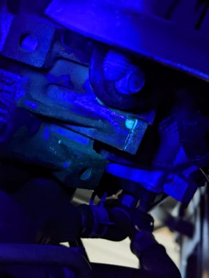 leak_with_UV_dye.jpg