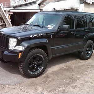 IMG00026 20090327 1421
Painted stock rims flat black with duplicolor rim paint. Also installed a winch bar/pre runner for front protection.