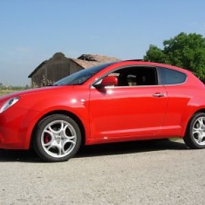 Alfa MiTo 2009

This is Richard's current car - 1.4 litre turbo, 5-spd manual, trick Alfa 'DNA' to alter engine/suspension settings depending on wea