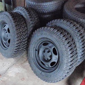 225/75/16 Goodyear Authority AT