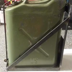 Jerrycan mount 5