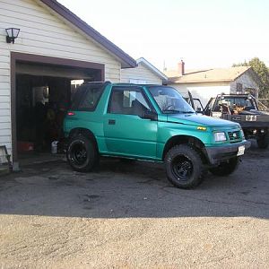 Geo tracker 3 in suspension lift on 30 in tires it was a fun little rig fit on all the 4 wheeler trails