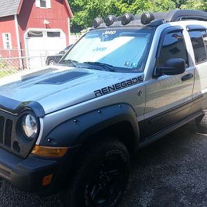 Recently herculined bumpers, fender flares, lightbar, roof and roof rack.