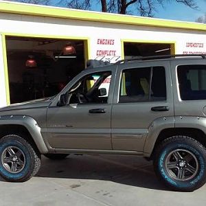 2003 lifted Jeep Liberty 5SPD