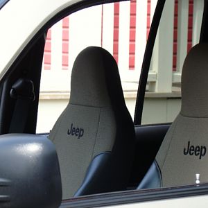 Seats Jeep Logo