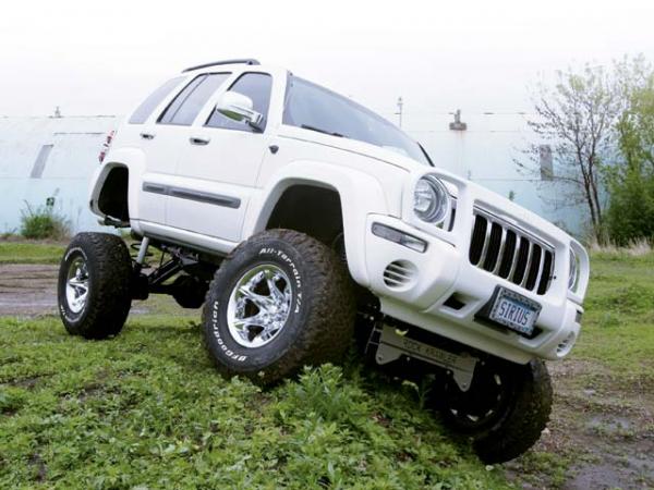 129 0509 01 z+2004 jeep liberty+front view