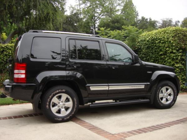 2012 Jeep Liberty Ltd Jet Edition--note Mopar side steps/ tow hitch/front and rear  mud flaps.