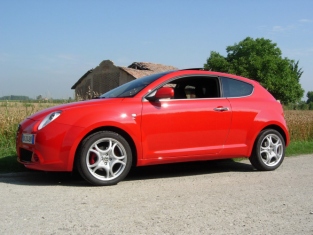 Alfa MiTo 2009

This is Richard's current car - 1.4 litre turbo, 5-spd manual, trick Alfa 'DNA' to alter engine/suspension settings depending on wea