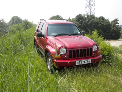 check the dechromed hood badge - those kiwis won't know what to make of the Red Indian (I haven't seen an Inferno Red KJ in enzed).