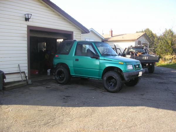 Geo tracker 3 in suspension lift on 30 in tires it was a fun little rig fit on all the 4 wheeler trails