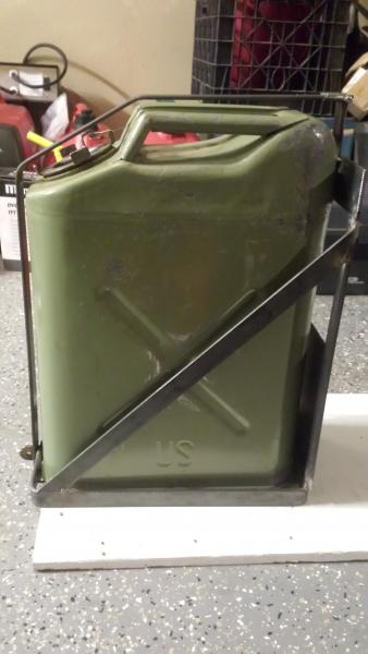 Jerrycan mount 5