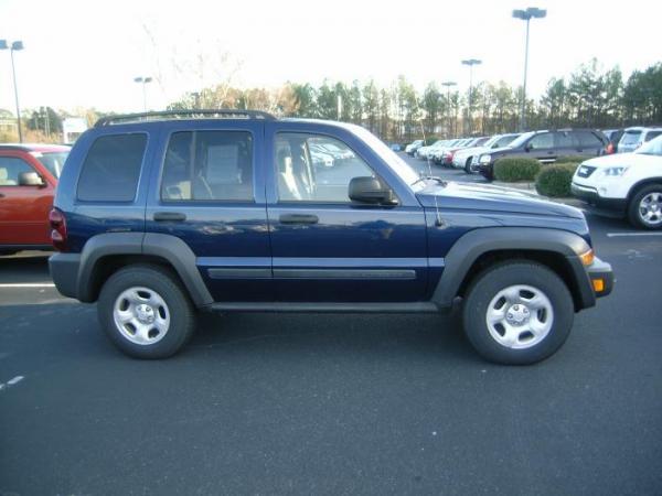 The first Jeep I've ever owned. 2007 KJ Sport (stock). New to me 1.07.2011.